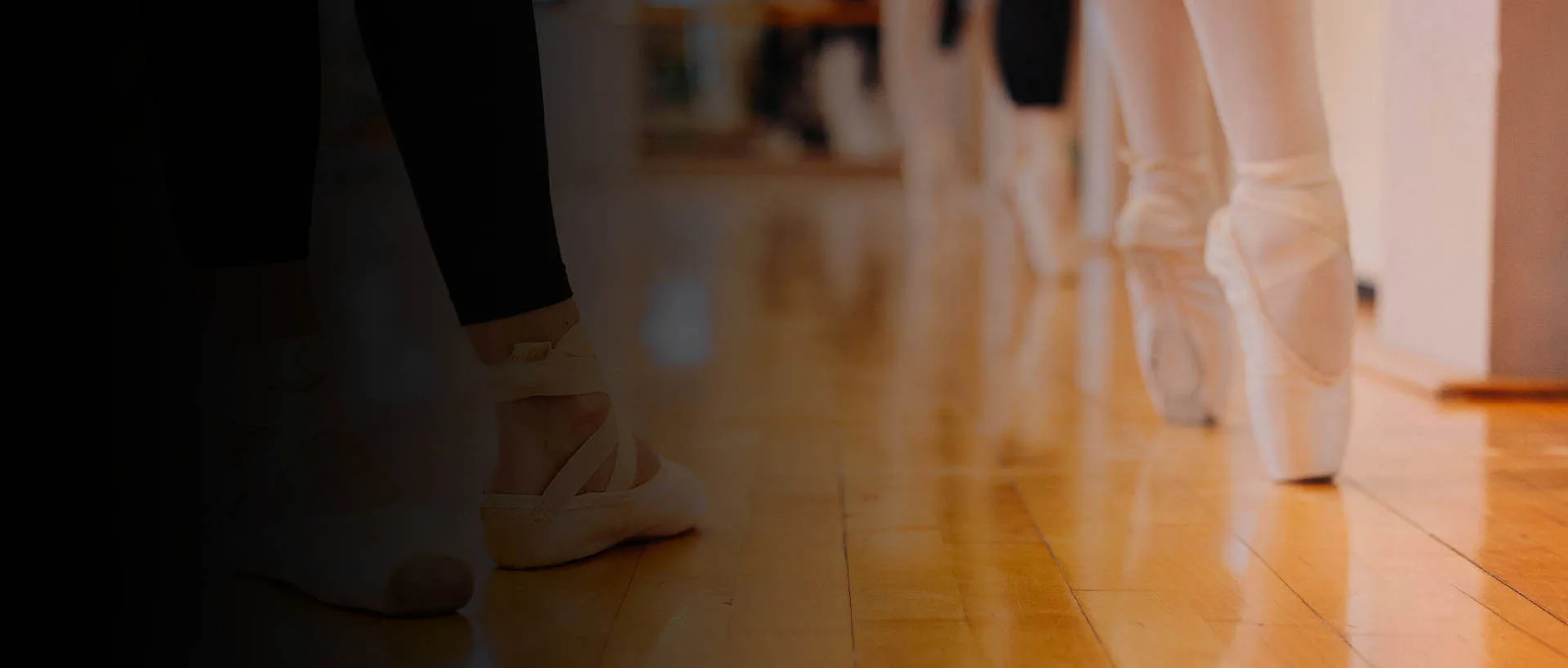 Détail de pointes pendant un cours de ballet — Eve Maury Dance, Uccle