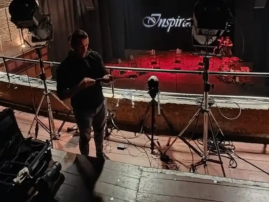 Angel Bena en plein making-of au balcon du Théâtre Marni — captation du spectacle Inspiración de Flamenco de Flandes à Bruxelles