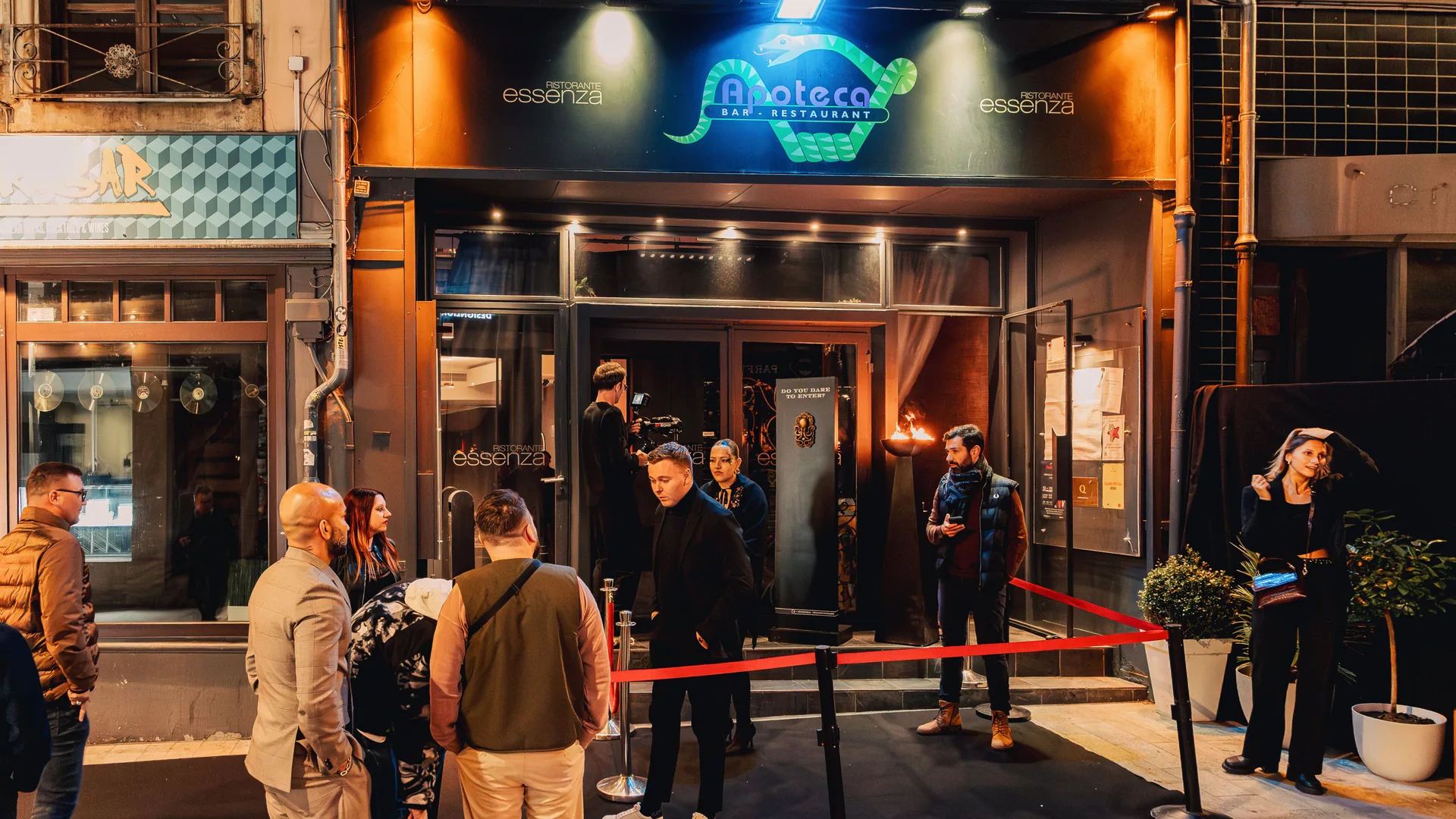 Reportage photo de soirée dans un bar au Luxembourg — ambiance lumières et cocktails pour une activation de marque