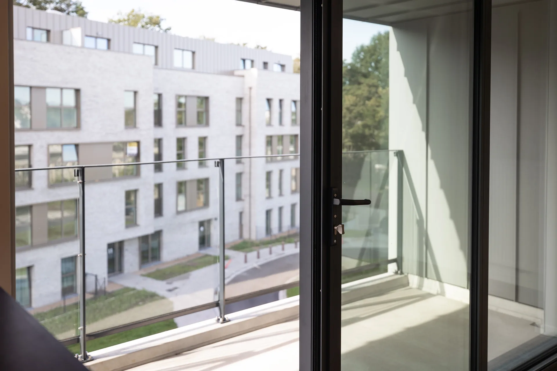 Extérieur et jardin d'un bien immobilier à Bruxelles — photographie pour Sphera Properties